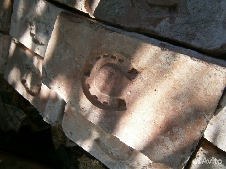 Старинный кирпич. Подкова на счастье