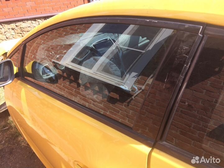 Стекло переднее левое на Opel astra j gtc