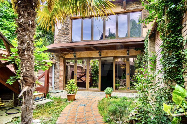 Дом 212 м² на участке 3 сот.