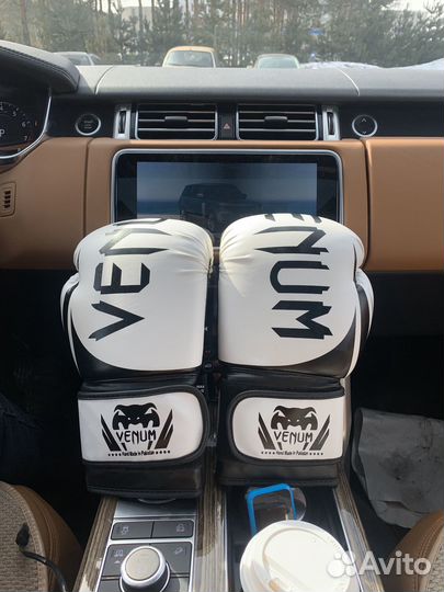 Боксерские перчатки venum