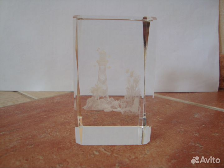 Стеклянный сувенир с лазерной гравировкой