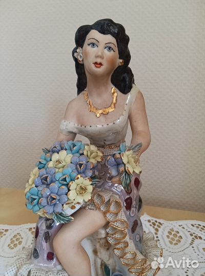 Фарфоровая статуэтка. Цыганка