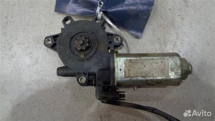 Моторчик стеклоподъемника задний правый Land Rove