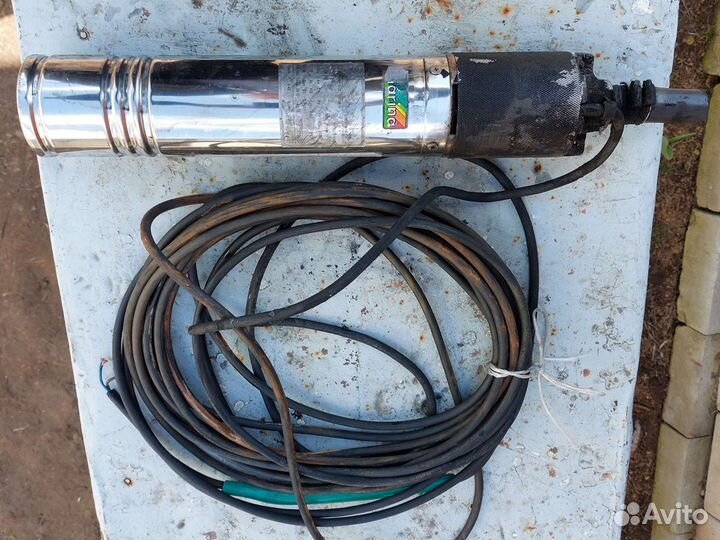 Водяной скваженный насос погружной. Италия