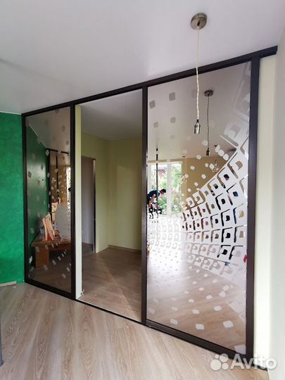 Двери купе с рисунком на бронзовом зеркале № 4038