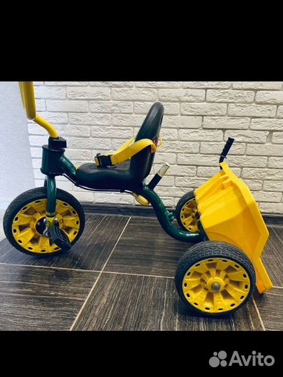 Трехколесный велосипед с прицепом