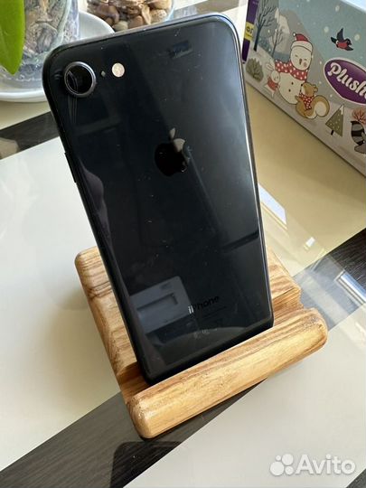 iPhone 8, 64 ГБ