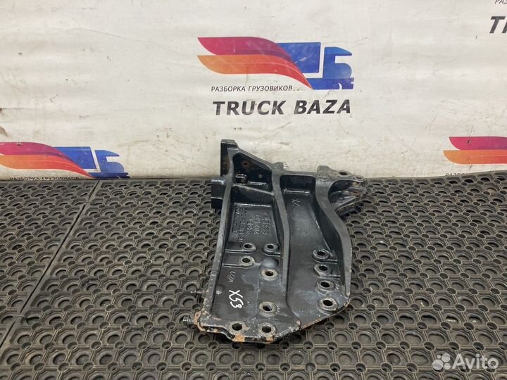 Кронштейн переднего бампера правый Scania 5-series