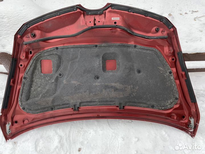 Капот на Mazda CX7 2009