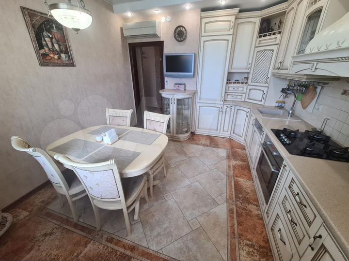 2-к. квартира, 64 м², 4/4 эт.