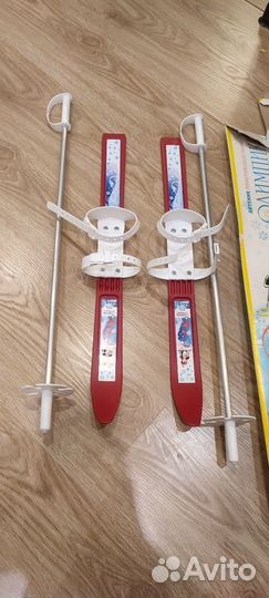 Детские пластиковые лыжи