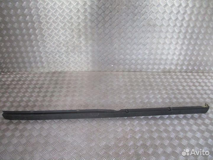 Молдинг водоотводящий правый Mercedes-Benz A941698