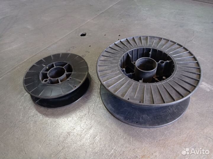 Катушка пластиковая от проволоки 15 и 5 кг