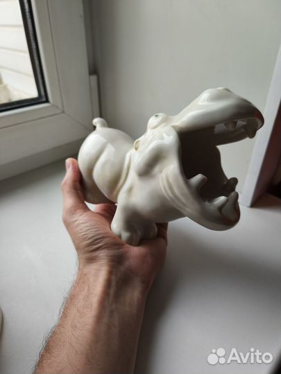 Статуэтка бегемот