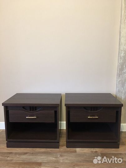 Тумбочка прикроватная