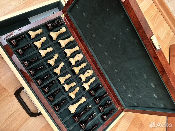 Шахматы из янтаря