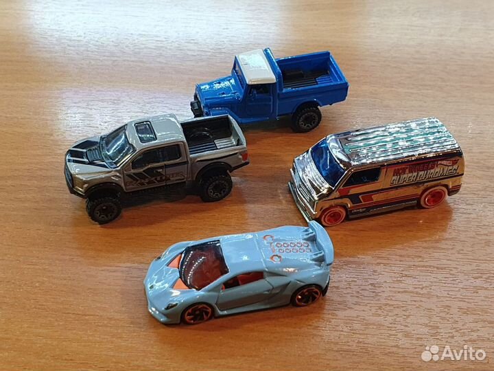 Модели Hot Wheels распакованные