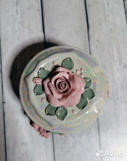 Шкатулка СССР Кисловодский фарфор с лепниной. Торг