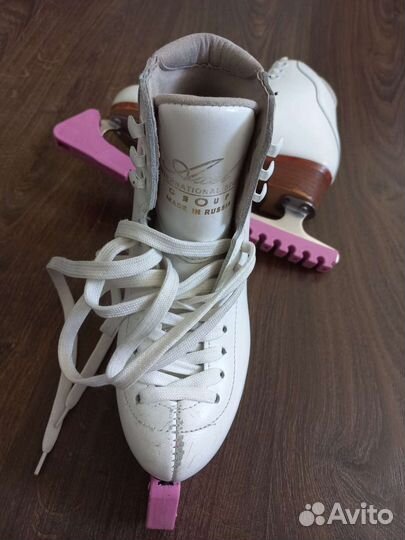 Профессиональные фигурные Коньки 33р