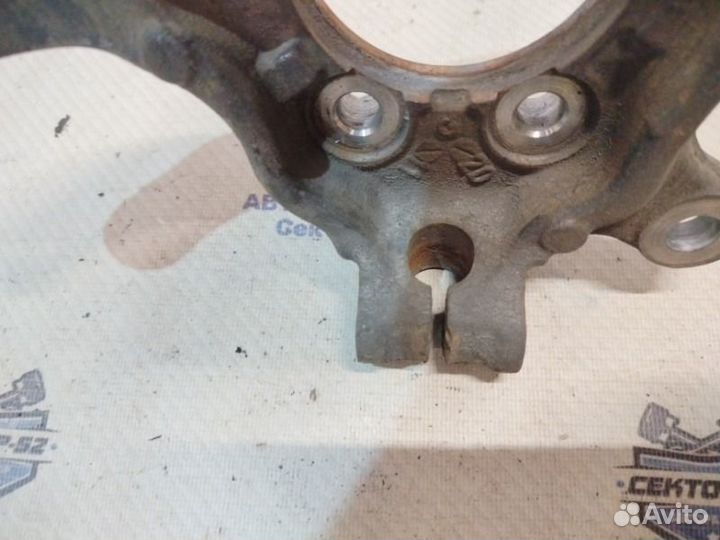 Кулак передний левый Nissan Qashqai J10