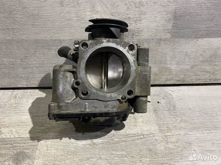 Дроссельная заслонка Volkswagen Passat B5