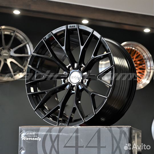 Quantum44 SFF-2 21'' 5х112 Gloss Black BMW G06 G05