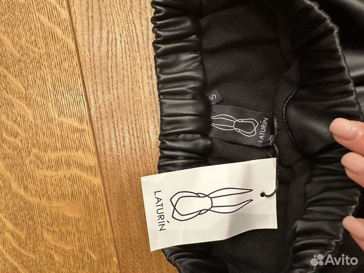 Шорты из экокожи Laturin новые S