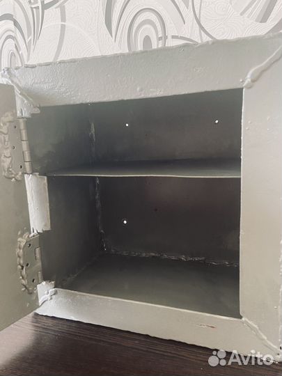 Сейф металлический