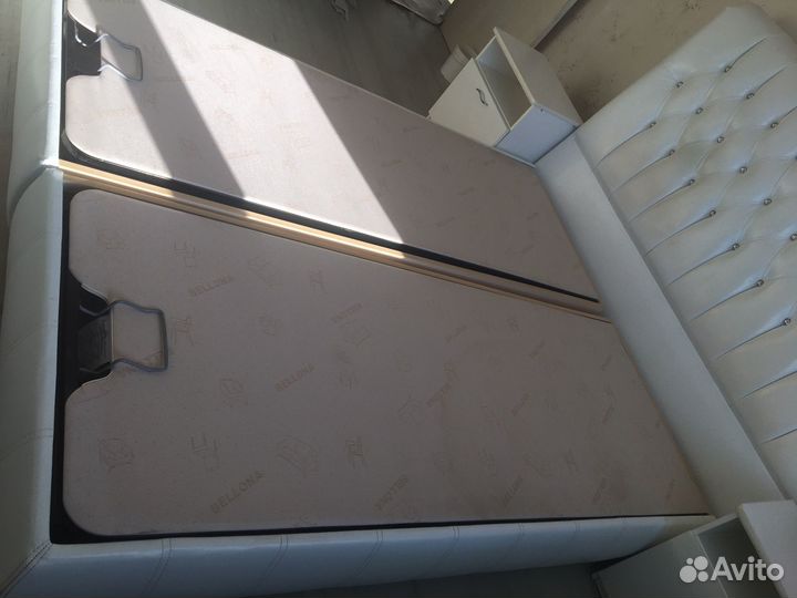 Кровать двуспальная бу с 2- тумбачками