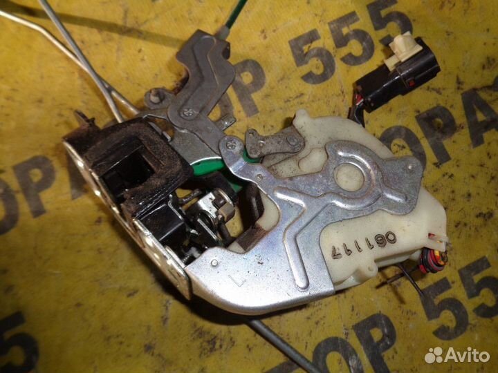 Замок двери передней левой Kia Sorento 2006-2011