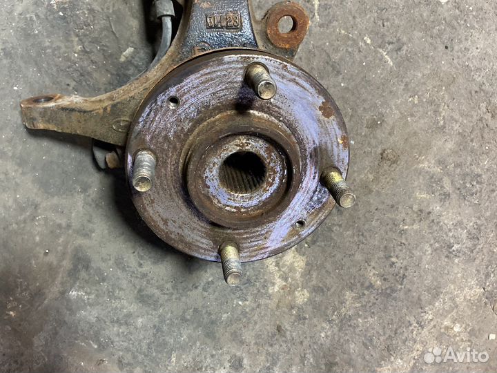 Кулак поворотный Hyundai Sonata 5 R