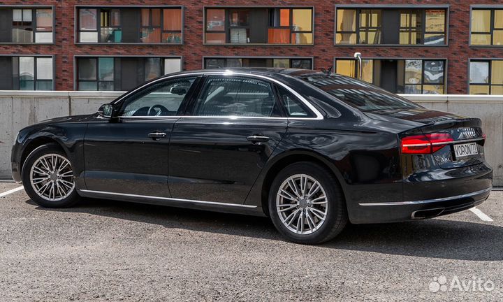 Аренда Audi A8 от одной минуты в Москве