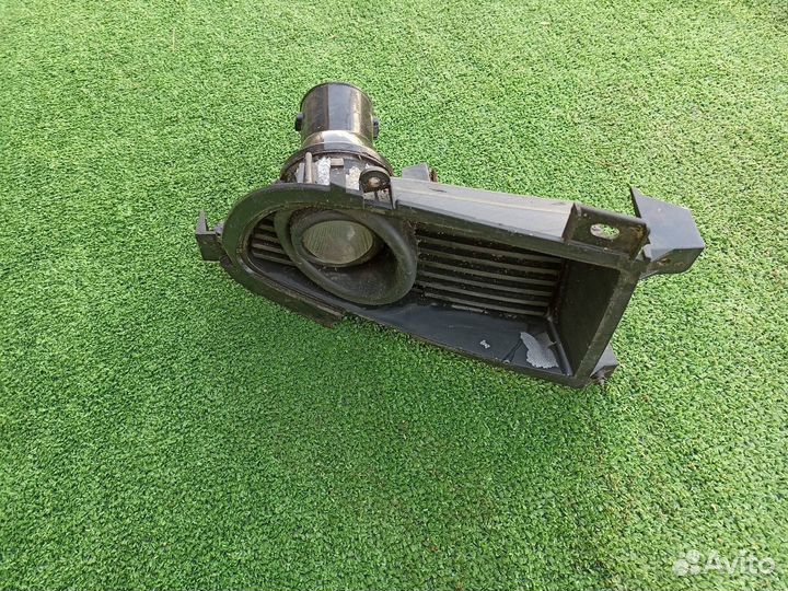 Фара противотуманная передняя левая Mitsubishi