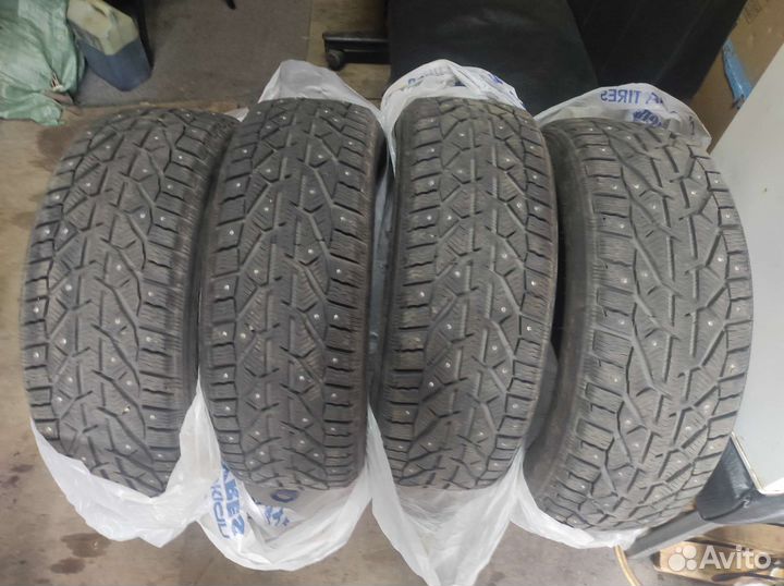 Kormoran SUV Stud 215/60 R17 30B