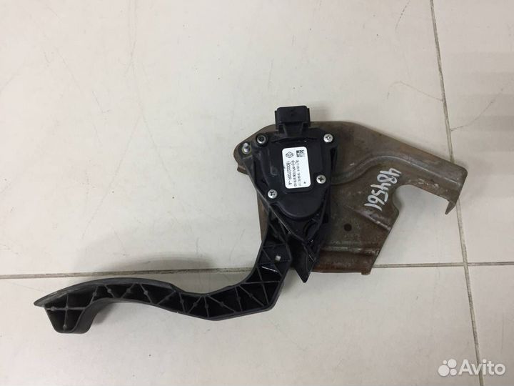 Педаль газа Renault Logan 2 2014