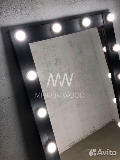 Гримерное зеркало с лампочками