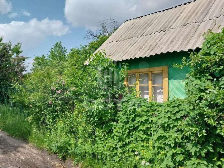 Дача 13,7 м² на участке 6 сот.