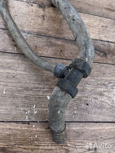 Патрубок охлаждения двигателя Renault Laguna 1.6