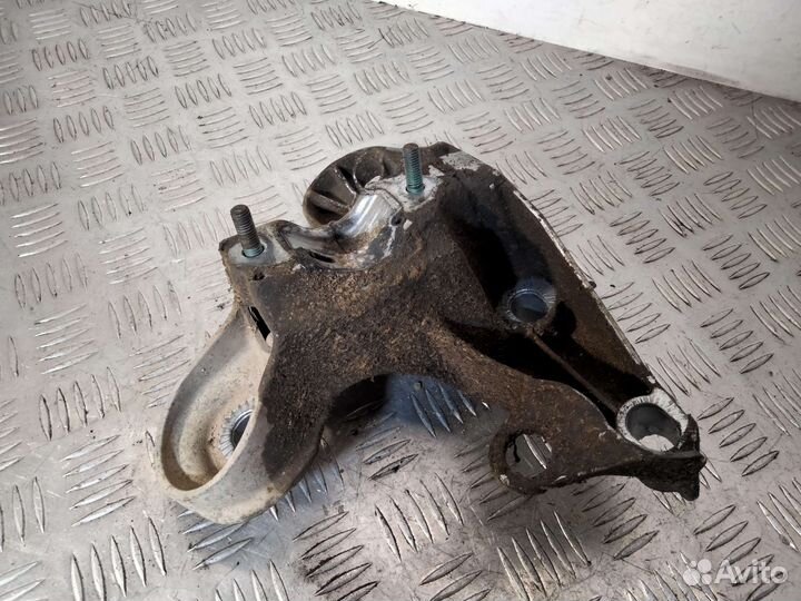 Кронштейн двигателя левый Пассат Б5