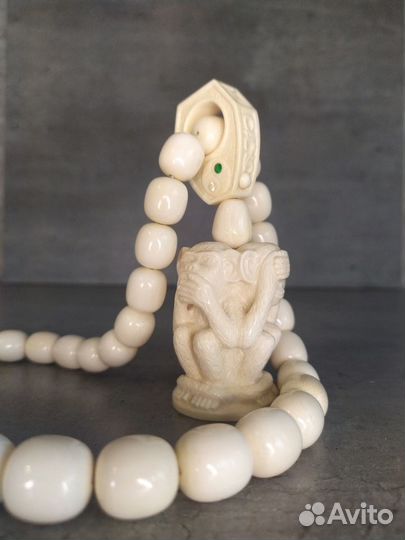 Четки из бивня мамонта. Мудрые обезьяны