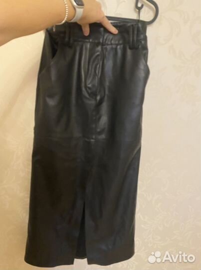 Длиная Кожаная юбка с разрезом 40-42