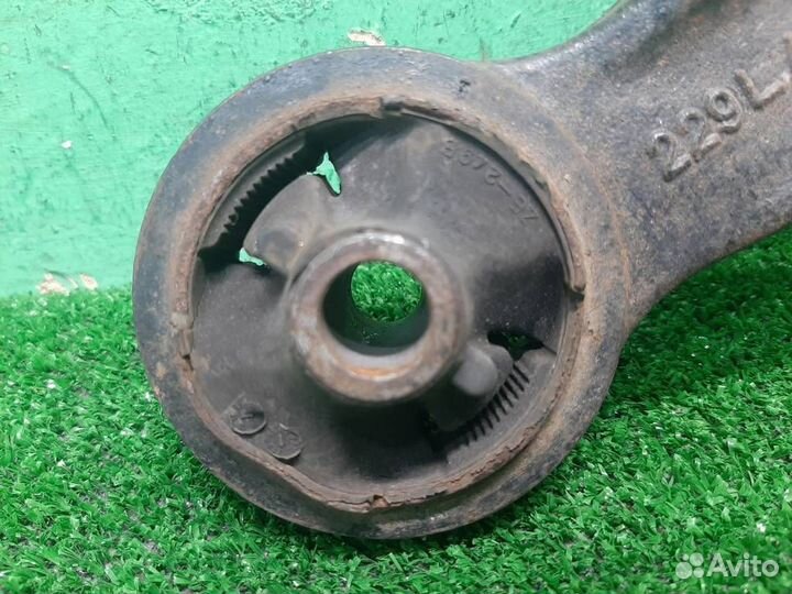 Рычаг передний правый нижний Lexus RX300 (MCU15)