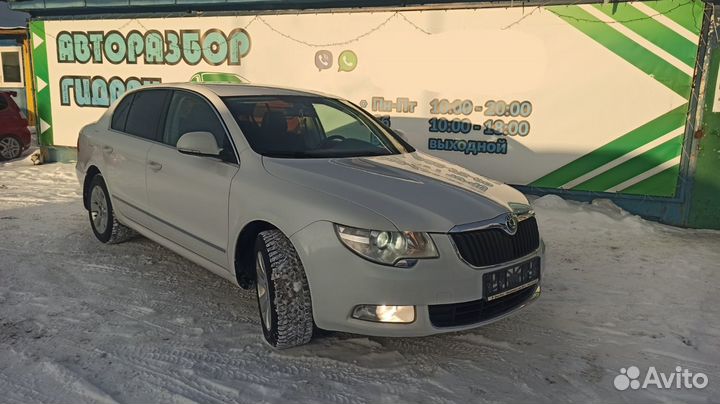 Замок двери передней левой Skoda Superb 2 5N1837015C Отличное состояние