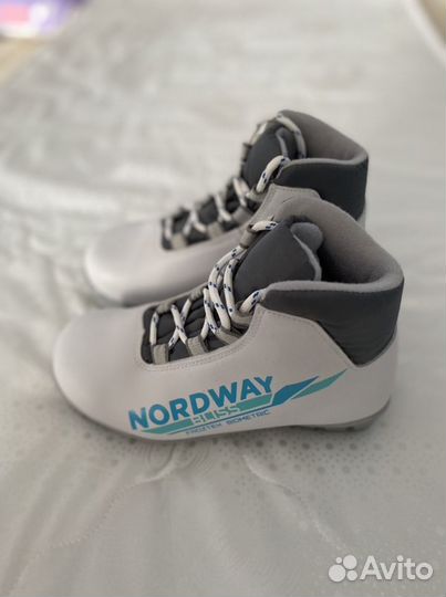 Лыжные ботинки 32