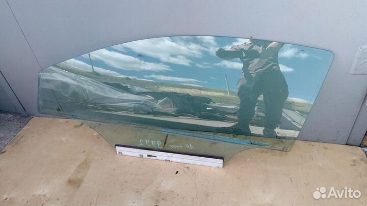 Стекло двери левое на Опель Астра Н GTC 3Д