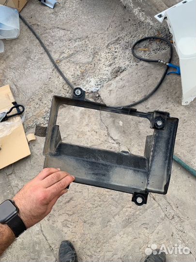 Воздуховод радиатора АКПП Тойота Ланд Круизер 200