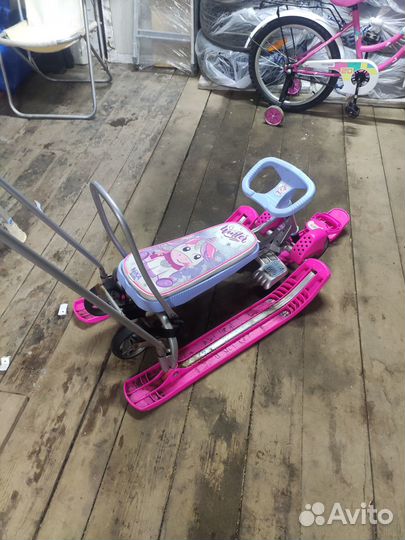 Снегокат с колёсами и ручкой