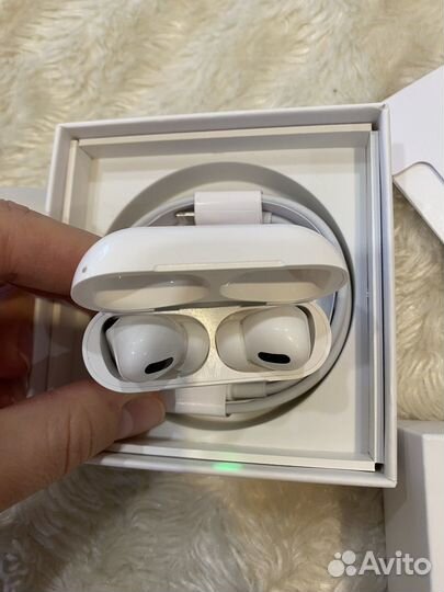 Наушники Apple AirPods Pro новы