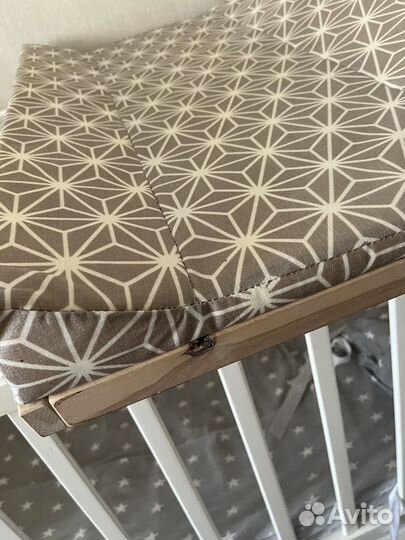 Пеленальная доска на кроватку