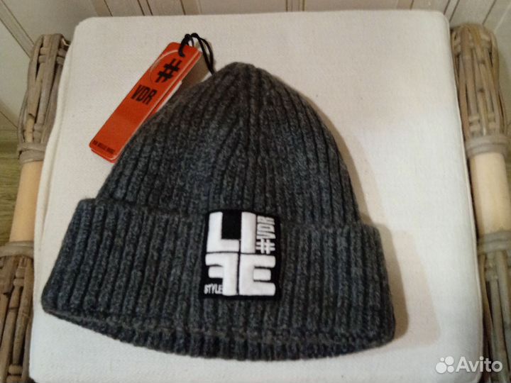 Женская шапка VDR